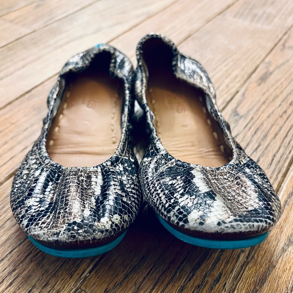 Tieks, copperhead snake